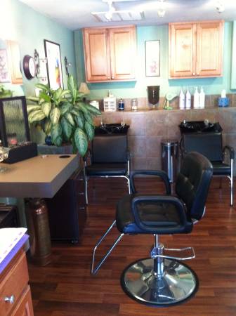 SALON CHAIR FOR LEASE - 1st MONTH FREE 2nd (1/2) OFF! (CAMAS)